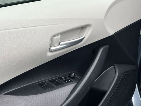 Used 2020 Toyota Corolla LE image 13