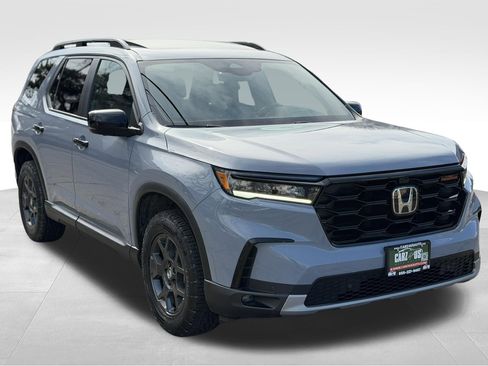 Used 2024 Honda Pilot TrailSport image 3