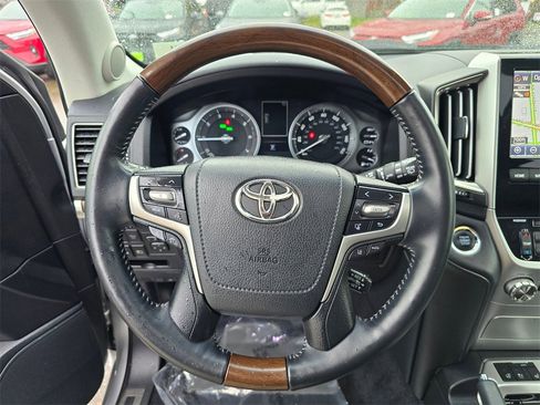 Used 2016 Toyota Land Cruiser image 23