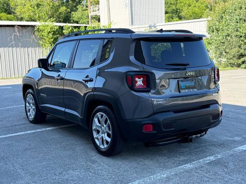 Used 2017 Jeep Renegade Latitude w/ Popular Equipment Group FWD image 7