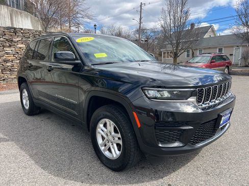 Used 2023 Jeep Grand Cherokee Laredo image 8