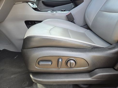 Used 2023 GMC Terrain SLT AWD/4WD image 19