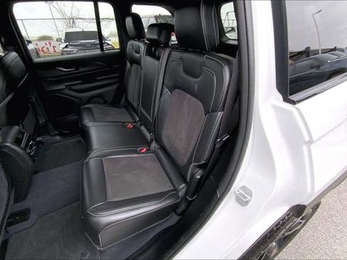 Certified 2023 Jeep Grand Cherokee Altitude image 18