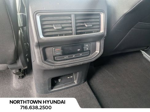 Used 2025 Volkswagen Atlas SE image 33