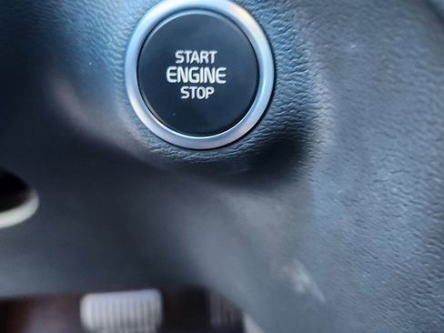 Used 2023 Volvo XC40 B4 Ultimate image 15