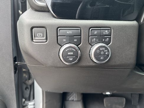 Used 2024 GMC Sierra 1500 SLT w/ SLT Premium Plus Package AWD/4WD image 17