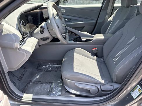 Used 2025 Hyundai Elantra SEL FWD image 29