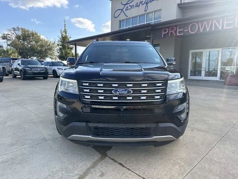 Used 2017 Ford Explorer Limited image 3
