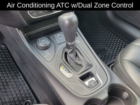 Used 2020 Jeep Cherokee Latitude Plus w/ Comfort/Convenience Group AWD/4WD image 27