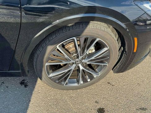 Used 2025 Toyota Prius XLE image 9