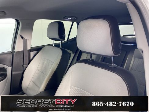 Used 2018 GMC Terrain SLE w/ Driver Convenience Package image 10