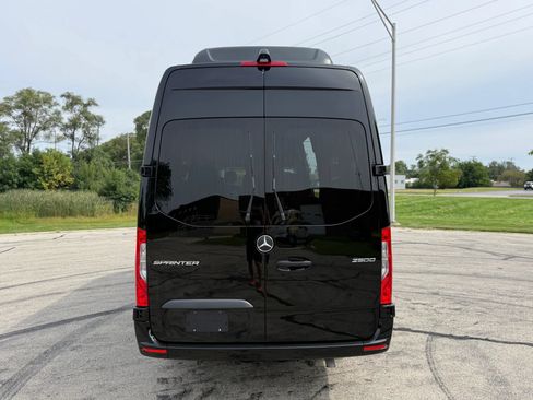 Used 2024 Mercedes-Benz Sprinter 2500 image 9