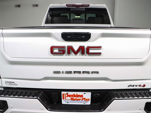 Used 2024 GMC Sierra 2500 AT4 w/ AT4 Premium Plus Package image 8
