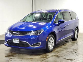 Used 2018 Chrysler Pacifica Touring-L video 2
