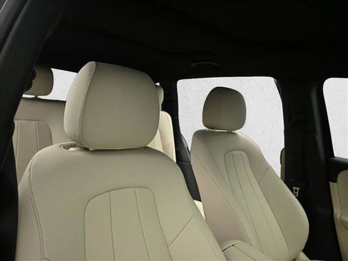 Certified 2025 Mercedes-Benz GLB 250 4MATIC image 28