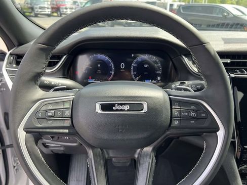 Used 2024 Jeep Grand Cherokee Altitude AWD/4WD image 16