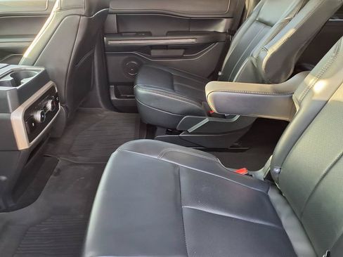 Used 2024 Ford Expedition XLT RWD image 12