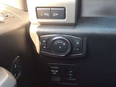 Used 2020 Ford F150 Lariat w/ Equipment Group 502A Luxury AWD/4WD image 28