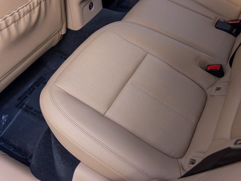 Certified 2025 Porsche Macan image 40