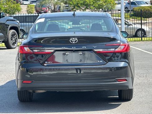 Used 2025 Toyota Camry LE image 4