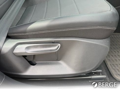 Used 2022 Volkswagen Taos SE image 15