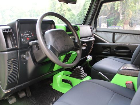 Used 1999 Jeep Wrangler SE AWD/4WD image 16