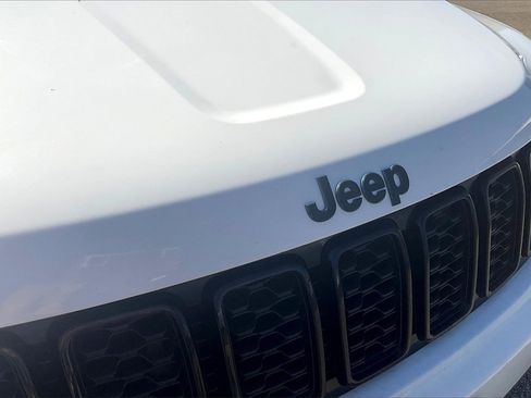 Used 2019 Jeep Grand Cherokee Laredo image 29