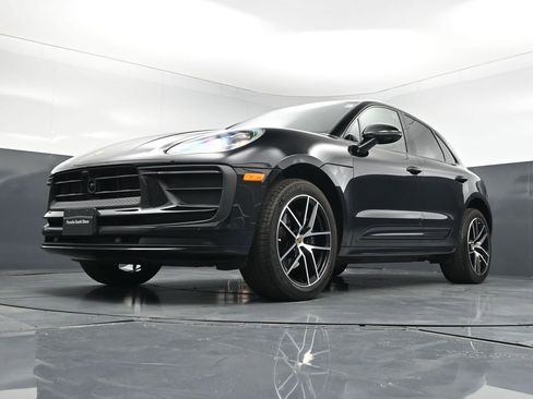 Used 2025 Porsche Macan AWD/4WD image 20
