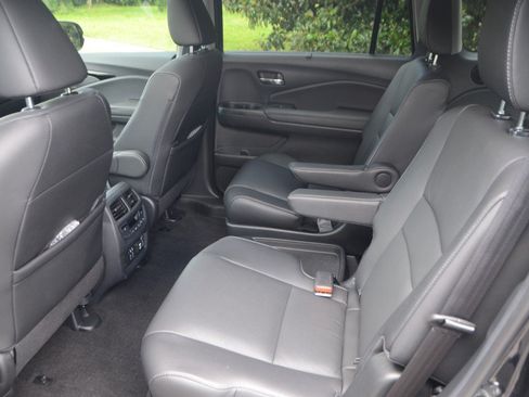 Used 2022 Honda Pilot Touring image 4