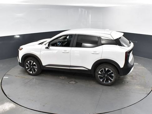 Used 2025 Nissan Kicks SV AWD/4WD image 35