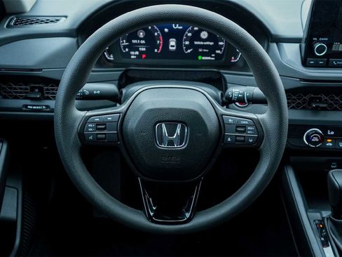 Certified 2025 Honda Accord LX image 15