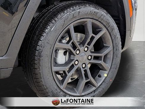 New 2025 Jeep Grand Cherokee Limited image 32