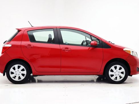 Used 2012 Toyota Yaris L image 3