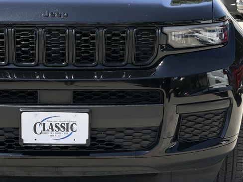 Used 2025 Jeep Grand Cherokee L Altitude AWD/4WD image 8