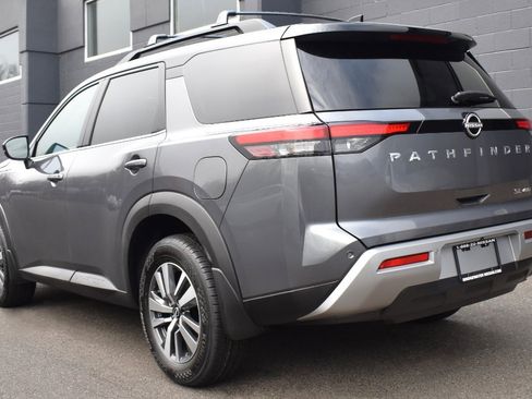 New 2025 Nissan Pathfinder SL image 3