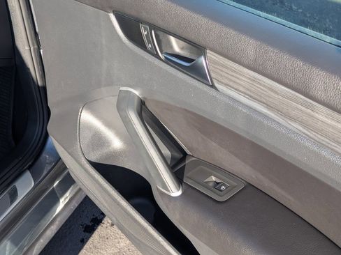 Used 2020 Volkswagen Passat 2.0T R-Line image 33