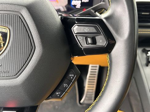 Used 2020 Lamborghini Huracan EVO RWD image 35