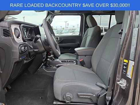 Used 2025 Jeep Wrangler Unlimited Sahara AWD/4WD image 13