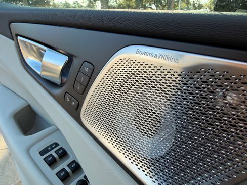 New 2026 Volvo XC60 B5 Ultra w/ Protection Package Premier image 19