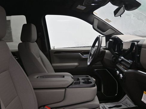 Used 2024 GMC Sierra 1500 SLE w/ Preferred Package image 11