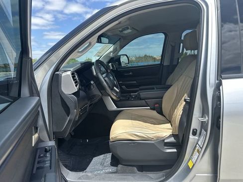 Used 2022 Toyota Tundra SR5 w/ SR5 Convenience Package AWD/4WD image 22