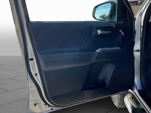 Used 2020 Toyota Tacoma TRD Sport w/ Technology Package RWD image 19