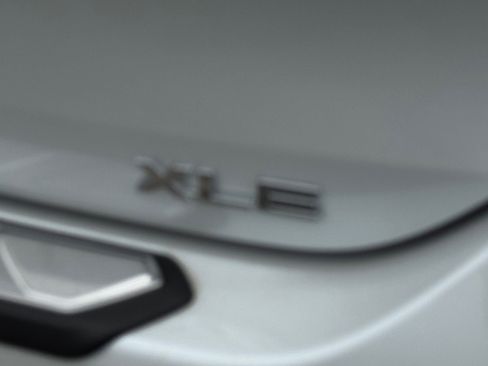 Used 2025 Toyota Highlander XLE AWD/4WD image 17