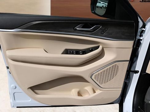 New 2026 Jeep Grand Cherokee L Limited image 10