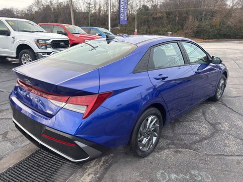 Used 2024 Hyundai Elantra Blue image 7