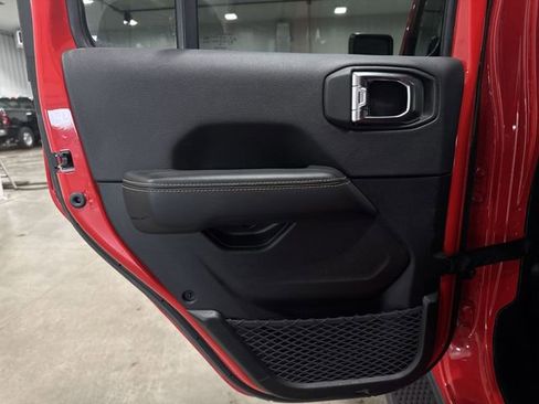 Used 2025 Jeep Wrangler Unlimited Sahara AWD/4WD image 23