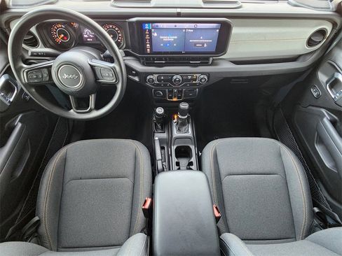 Used 2025 Jeep Gladiator Sport image 24