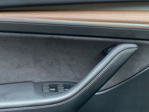 Used 2024 Tesla Model Y Long Range image 31