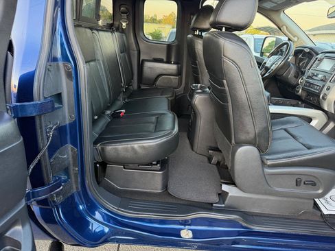 Used 2017 Nissan Titan PRO-4X w/ Pro-4x Convenience Package image 12