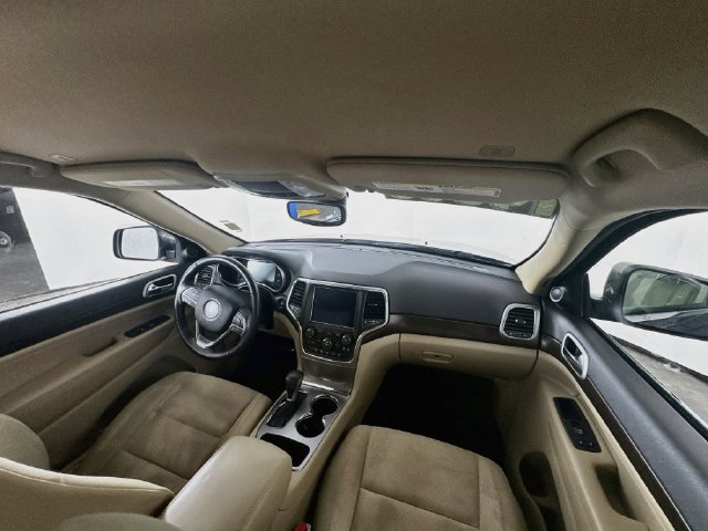 Used 2018 Jeep Grand Cherokee Laredo AWD/4WD image 24